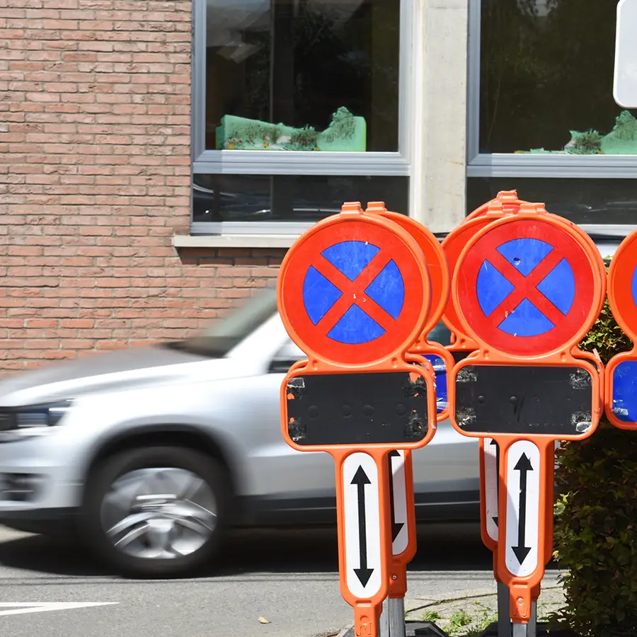 Panneaux t'interdiction de stationnement